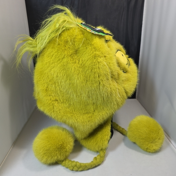 Dr. Seuss How The Grinch Stole Christmas Fuzzy Tassel Beanie NWT - Picture 4 of 7